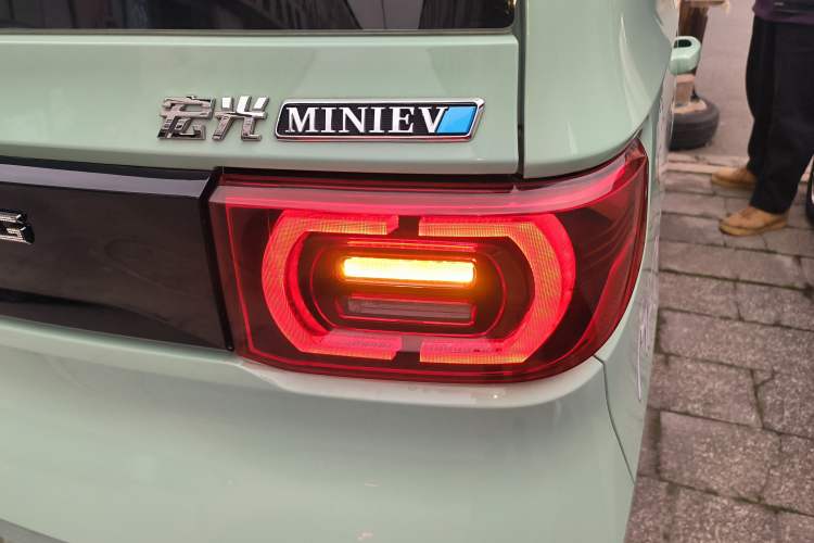 Used Wuling Hongguang MINIEV 2021 Macaron Fashion Model Lithium Iron Phosphate Right Rear Taillight