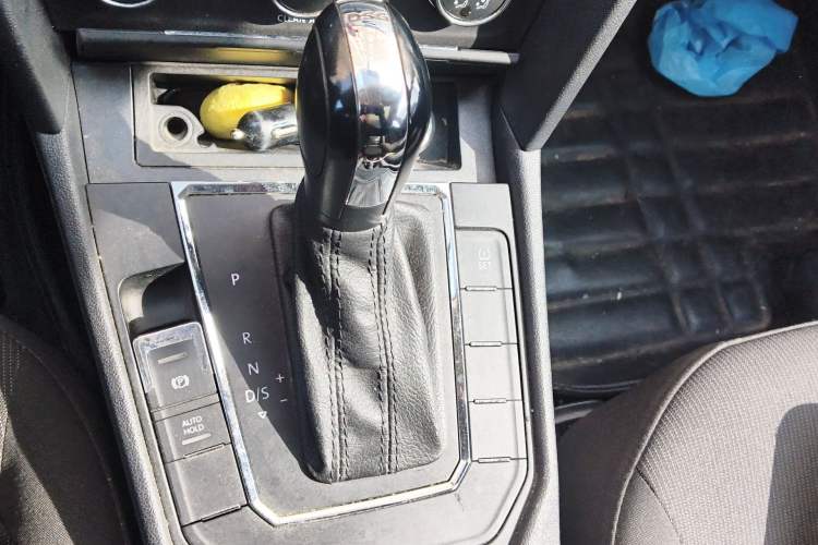 Used Volkswagen Lamando 2015 230TSI DSG Fashion Edition Gear Lever