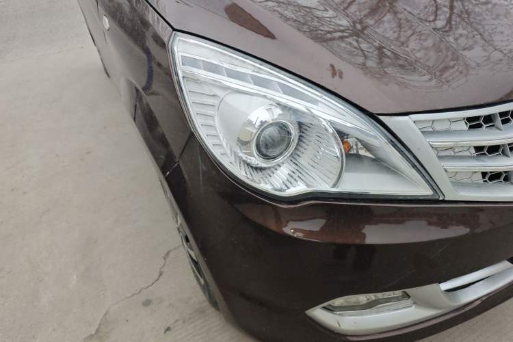 Used BAIC Weiwang M20 2017 1.5L M20S Basic Version DAM15DL Right Front Headlight