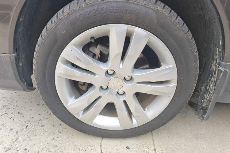 Used Peugeot 3008 2016 2.0L Automatic Classic Edition Left Front Wheel Hub