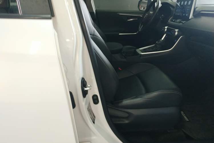 Used Toyota Wildlander 2021 2.0L CVT Two-Wheel Drive Luxury Edition
