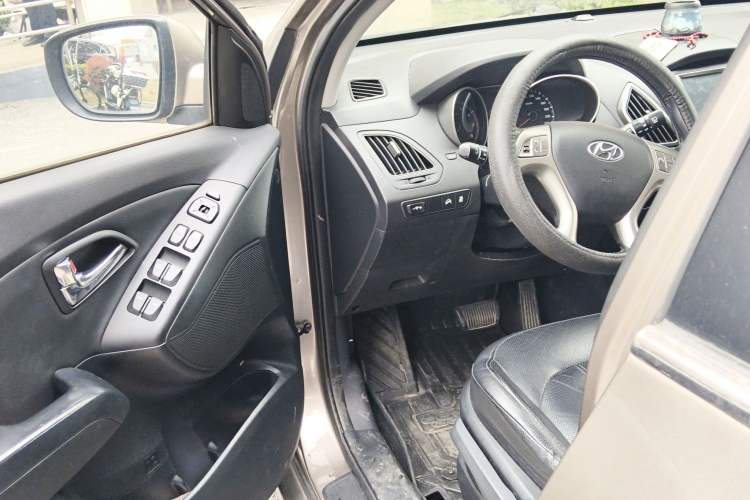 Used Hyundai ix35 2015 2.0L Automatic 2WD Smart Version China V Standard
