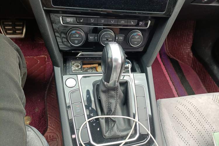 Used Volkswagen Magotan 2019 330TSI DSG Luxury Model China V Standard Gear Lever