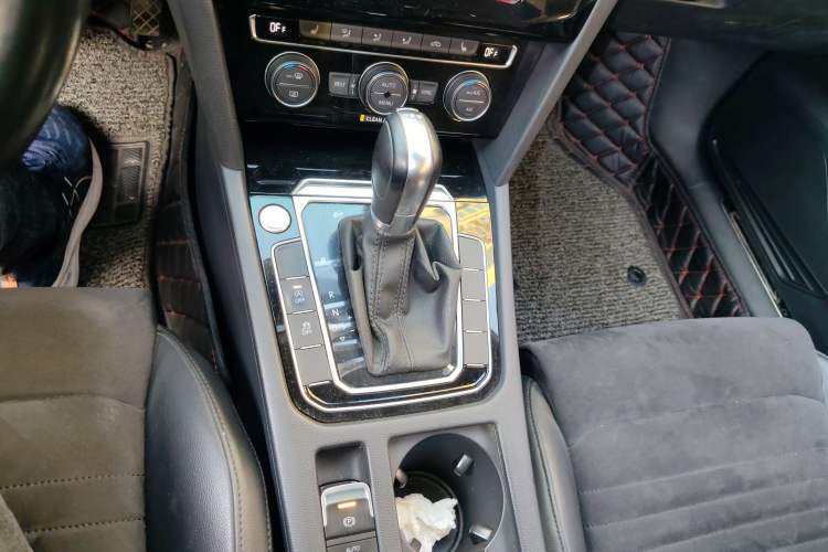 Used Volkswagen Magotan 2017 330TSI DSG Luxury Model Gear Lever