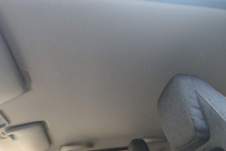 Used Wuling Hongguang MINIEV 2022 Macaron Premium Model – Lithium Iron Phosphate Headliner