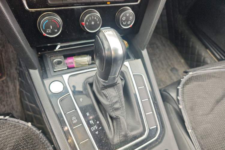 Used Volkswagen Magotan 2019 330TSI DSG Leading Model China VI Standard Gear Lever