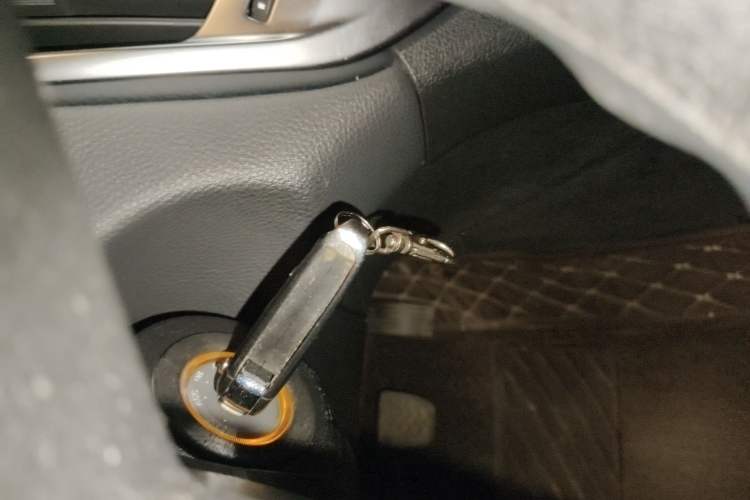 Used JMC Yuhu 3 2018 2.5T Diesel Two-Wheel Drive Advanced Version Standard Wheelbase Vehicle Key