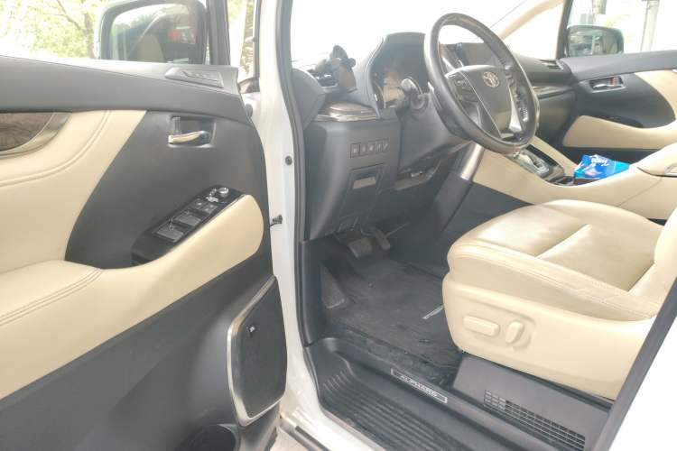 Used Toyota Alphard 2021 Dual-Motor 2.5L Premium Edition Driver Seat