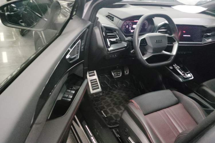 Used Audi Q5 e-tron 2023 40 e-tron Starry Edition Mecha Kit
