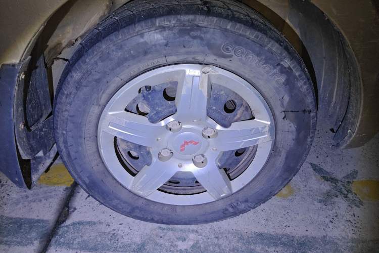 Used Wuling Hongguang 2014 1.2L Base Model China IV Right Front Wheel Hub