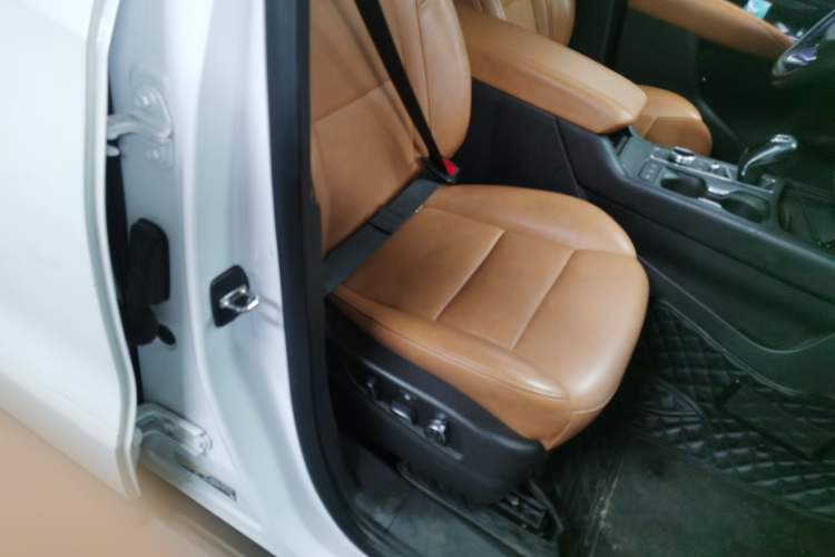 Used Cadillac XT4 2018 28T 4x4 Platinum Edition