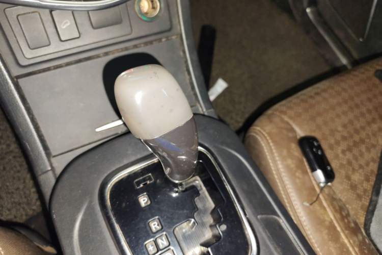 Used BYD S7 2016 2.0T Automatic Prestige Plus Gear Lever