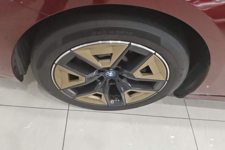 Used BMW i5 2024 eDrive 35L Luxury Model with M Sport Package
