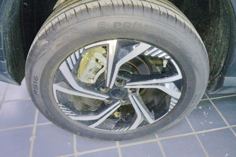 Used Geely Auto Emgrand X7 Sport 2024 1.5TD Smart Connect+ Right Rear Wheel Hub