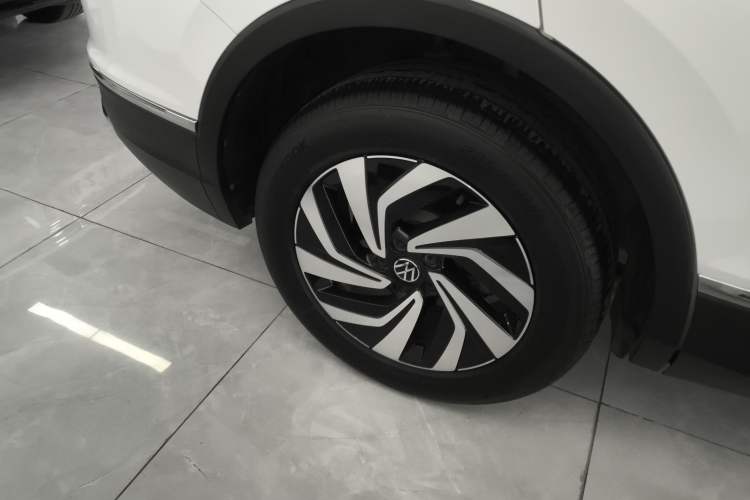 Used Volkswagen Tiguan L 2023 300TSI Automatic Two-Wheel Drive Smart Edition