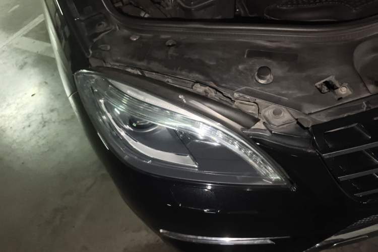 Used Mercedes-Benz M-Class 2014 ML 400 4MATIC Luxury Model Right Front Headlight