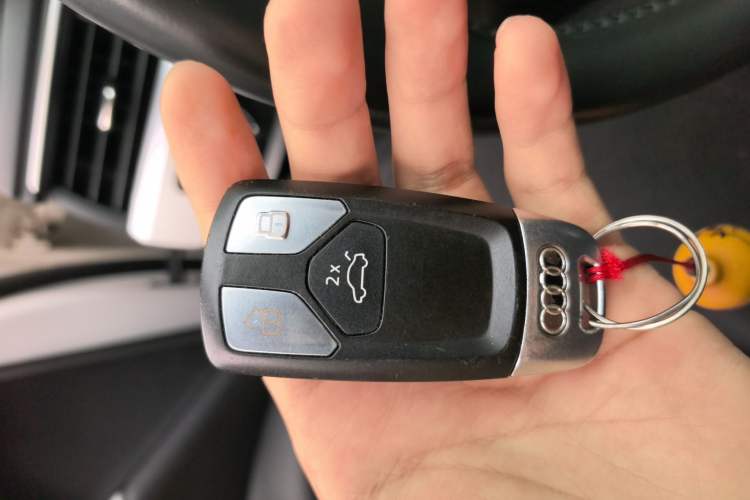 Used Audi A4L 2019 40 TFSI Fashion Edition China VI Emission Standard Vehicle Key