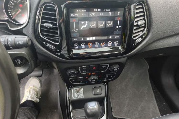 Used Jeep Compass 2020 220T Automatic Elite Edition Audio And AC Panel