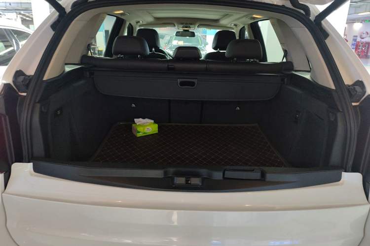 Used BMW X5 2015 xDrive28i Trunk