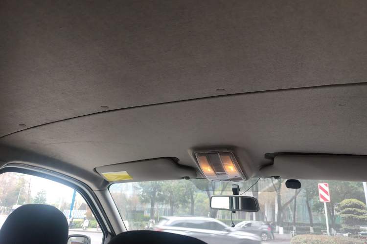 Used SAIC MAXUS Xintu V80 2024 Aotong Value Edition 6MT Short Wheelbase Ultra-Low Roof 127 Ps 7/8/9-Seater
