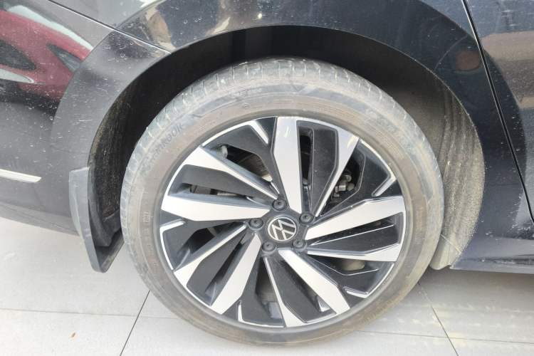 Used Volkswagen Passat 2024 330TSI Elite Edition Right Rear Wheel Hub