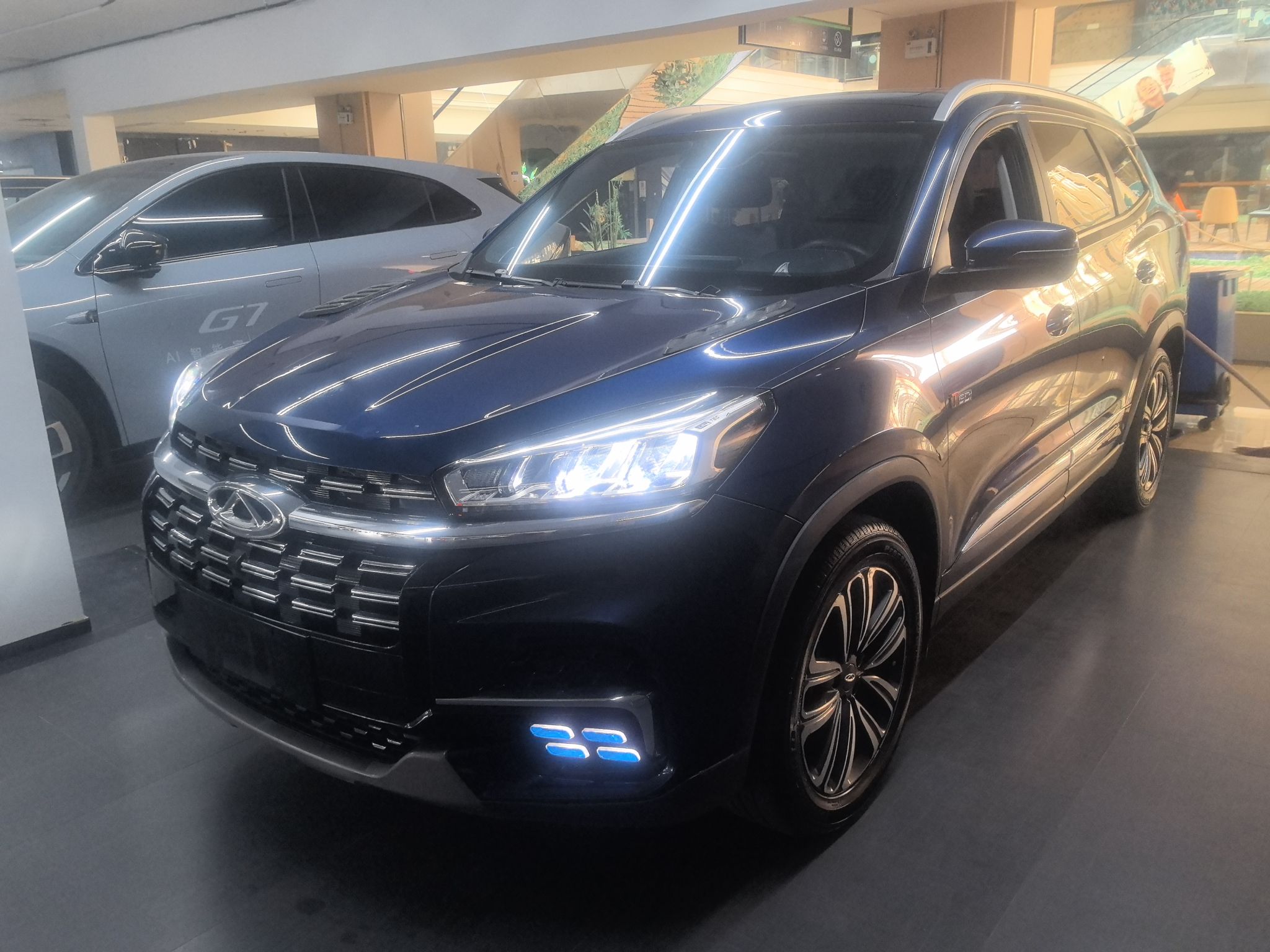 Под передней частью автомобиля