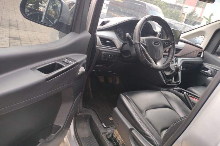Used JAC Refine M3 2023 PLUS 1.5T 9-Seater Smart Connectivity Version