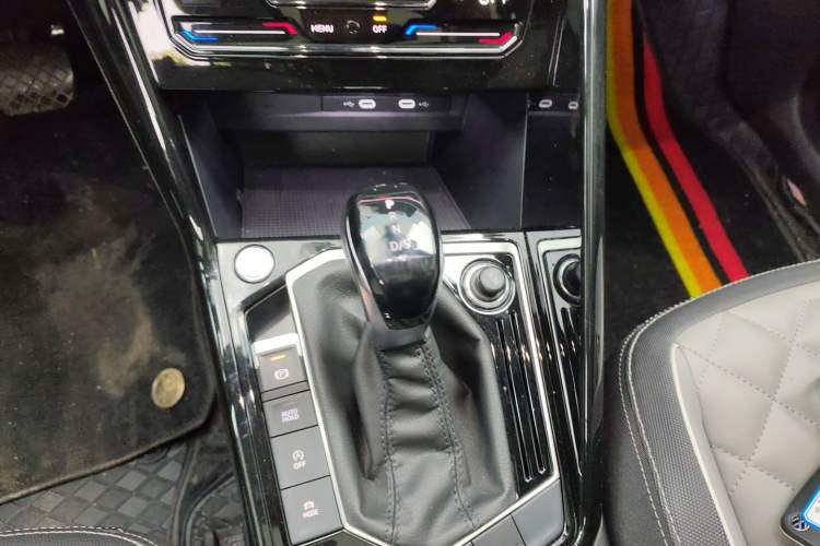 Used Volkswagen Tayron 2023 280TSI Two-Wheel-Drive Luxury Plus Advanced Version Gear Lever