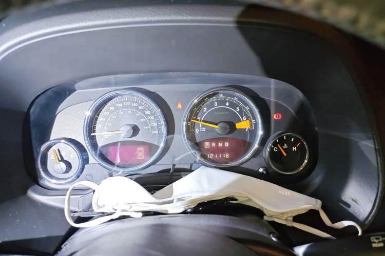 Used Jeep Compass 2014 2.4L four-wheel drive luxury version Instrument Cluster