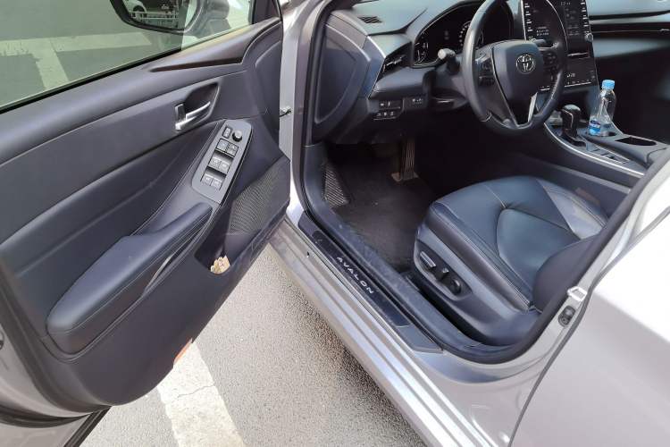 Used Toyota Avalon 2019 2.0L XLE Premium Edition China VI