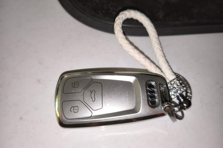 Used Audi A4L 2020 40 TFSI Fashionable and Elegant Model
