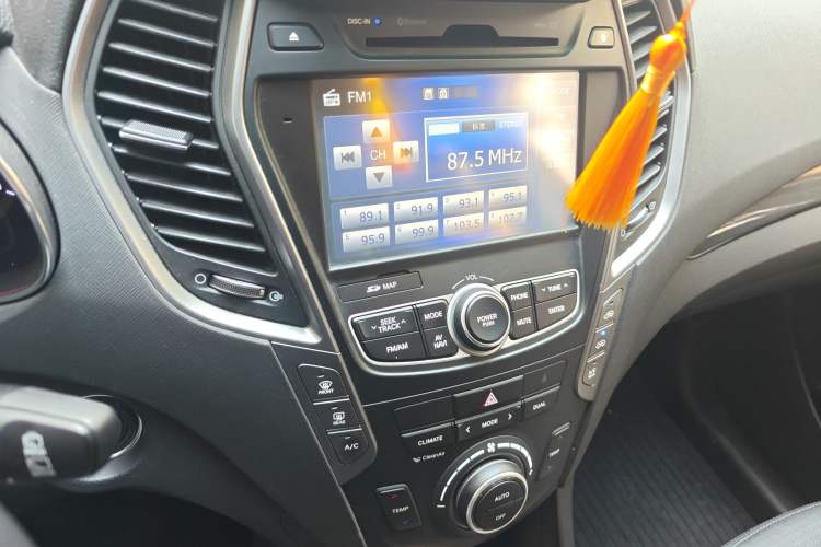 Used Hyundai Santa Fe 2013 Revised Version 2.0T Automatic All-Wheel Drive Top-Tier Trim