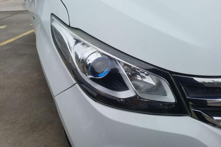 Used SAIC MAXUS G10 2019 PLUS 2.0T Automatic Elite Edition China V Standard Right Front Headlight