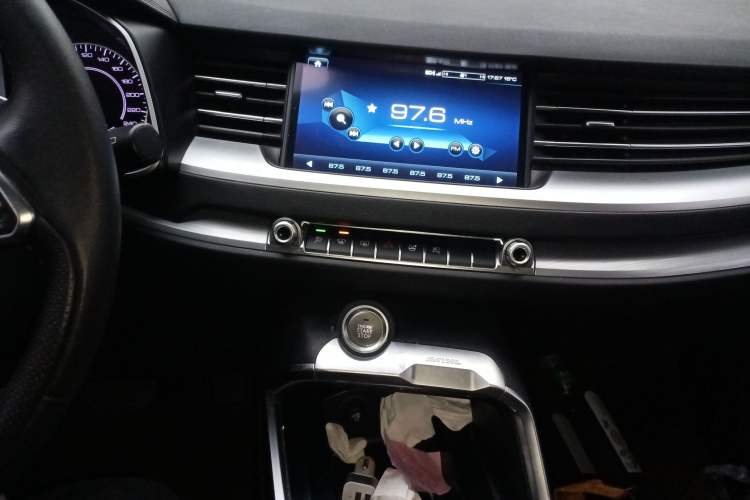 Used Haval H6 2017 Red Label 2.0T Automatic Two-Wheel Drive ZhiShang Model