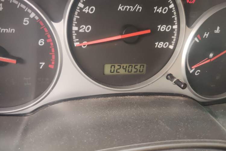 Used Golden Dragon Hiace  Odometer Close Up