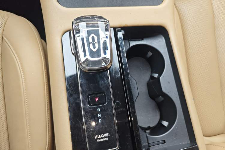 Used Hima AITO M7 2022 1.5T Four-Wheel Drive Luxury Edition Gear Lever