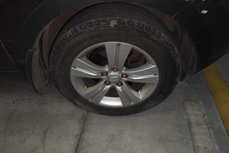 Used Kia Sportage R 2011 2.0L Automatic Two-Wheel Drive GLS Right Front Wheel Hub