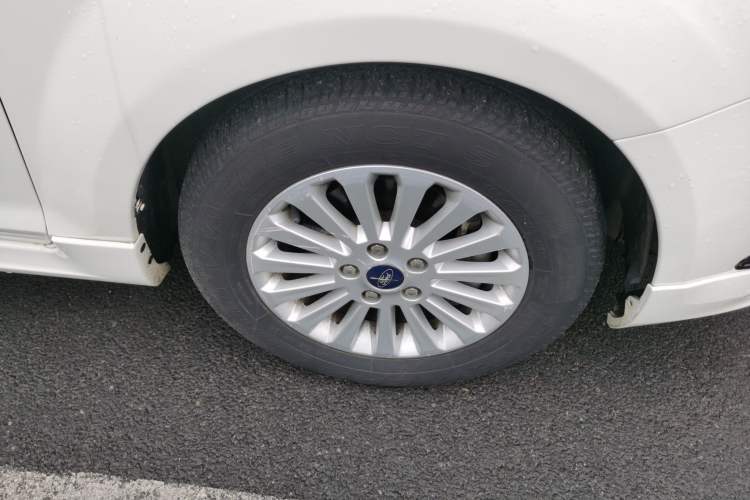 Used Ford Focus 2013 Hatchback Classic 1.8L Automatic Fashion Edition Right Front Wheel Hub