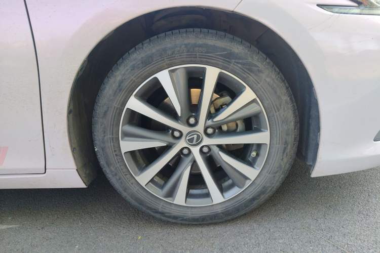 Used Lexus ES 2018 200 Excellence Edition China V Standard Right Front Wheel Hub