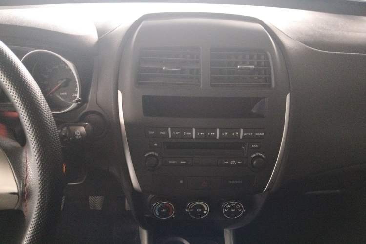 Used Mitsubishi ASX 2013 1.6L Manual Two-Wheel Drive Standard Edition Audio And AC Panel