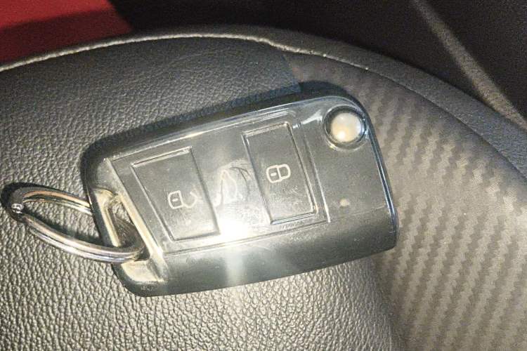 Used Volkswagen T-ROC 2022 280TSI DSG Two-Wheel Drive Comfort PLUS Vehicle Key