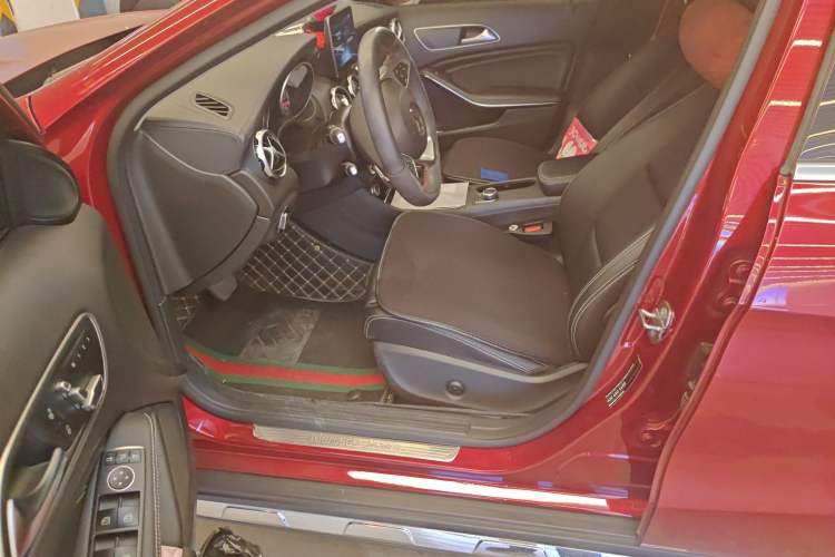 Used Mercedes-Benz GLA 2019 GLA 200 Fashion Model Left Front Seat