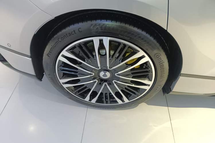 Used Denza Z9GT 2024 1100 Four-Wheel Drive Ultra Version Right Rear Wheel Hub