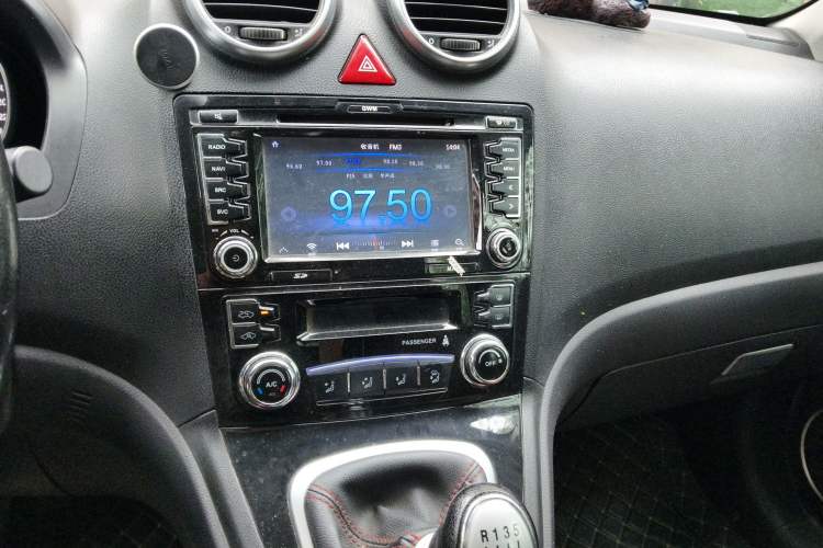 Used Haval H6 2016 Upgraded Model 1.5T Manual Two-Wheel Drive Urban Version Audio And AC Panel