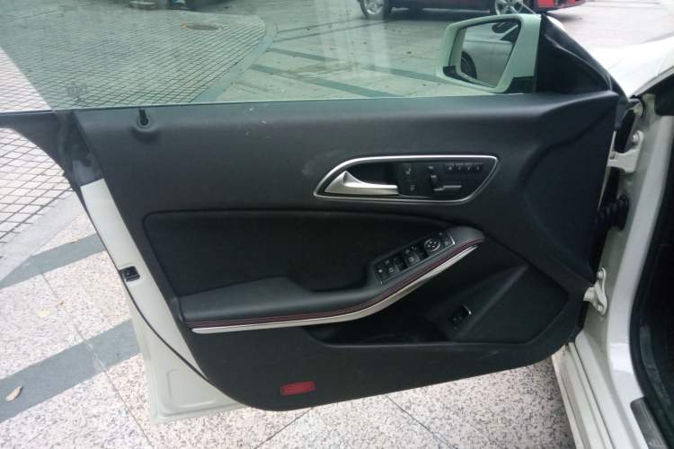 Used Mercedes-Benz CLA 2015 CLA 220 4MATIC
