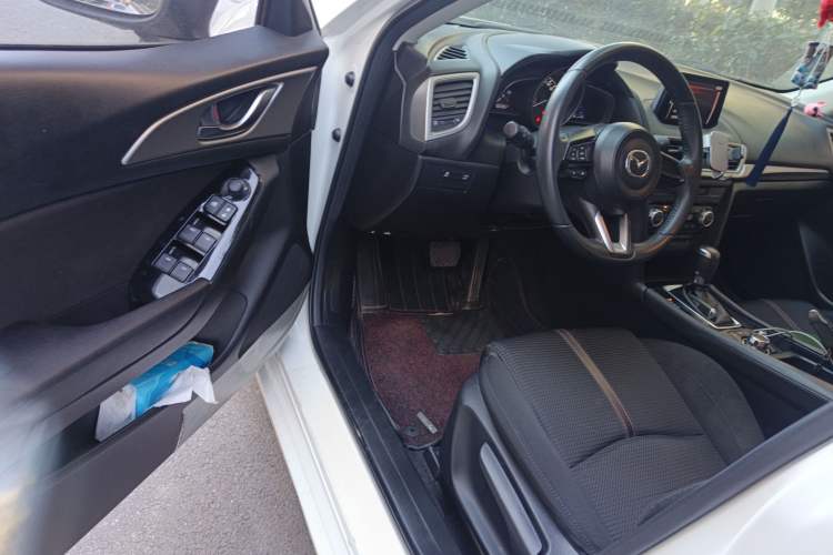 Used Mazda 3 Axela 2017 Hatchback 2.0L Automatic Luxury Model China VI Standard