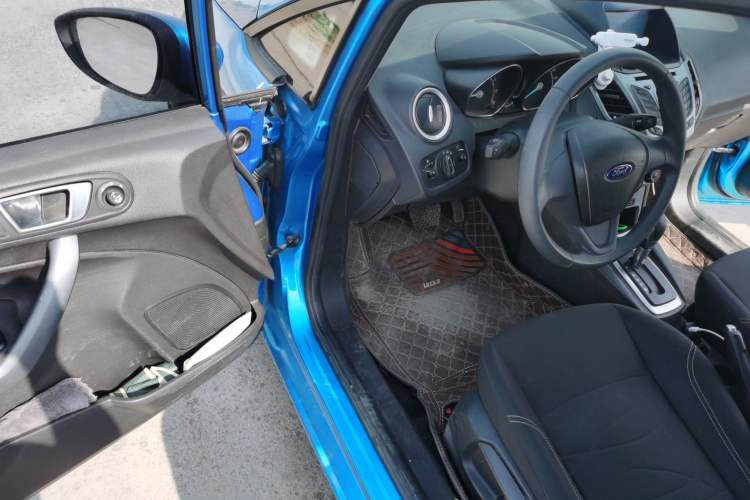 Used Ford Fiesta 2013 Hatchback 1.5L Automatic Fashion Edition Driver Seat