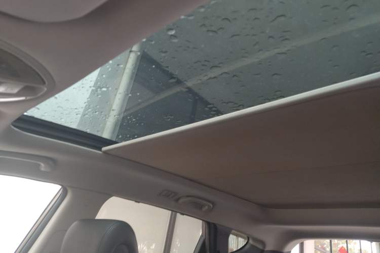 Used Hyundai Santa Fe 2013 Revised Version 2.4L Automatic All-Wheel Drive Luxury Trim