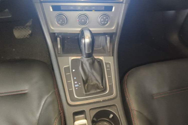 Used Volkswagen Golf 2015 1.6L Automatic Comfort Model
