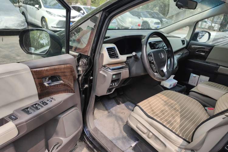 Used Honda Odyssey 2015 Updated Version 2.4L Smart Edition
